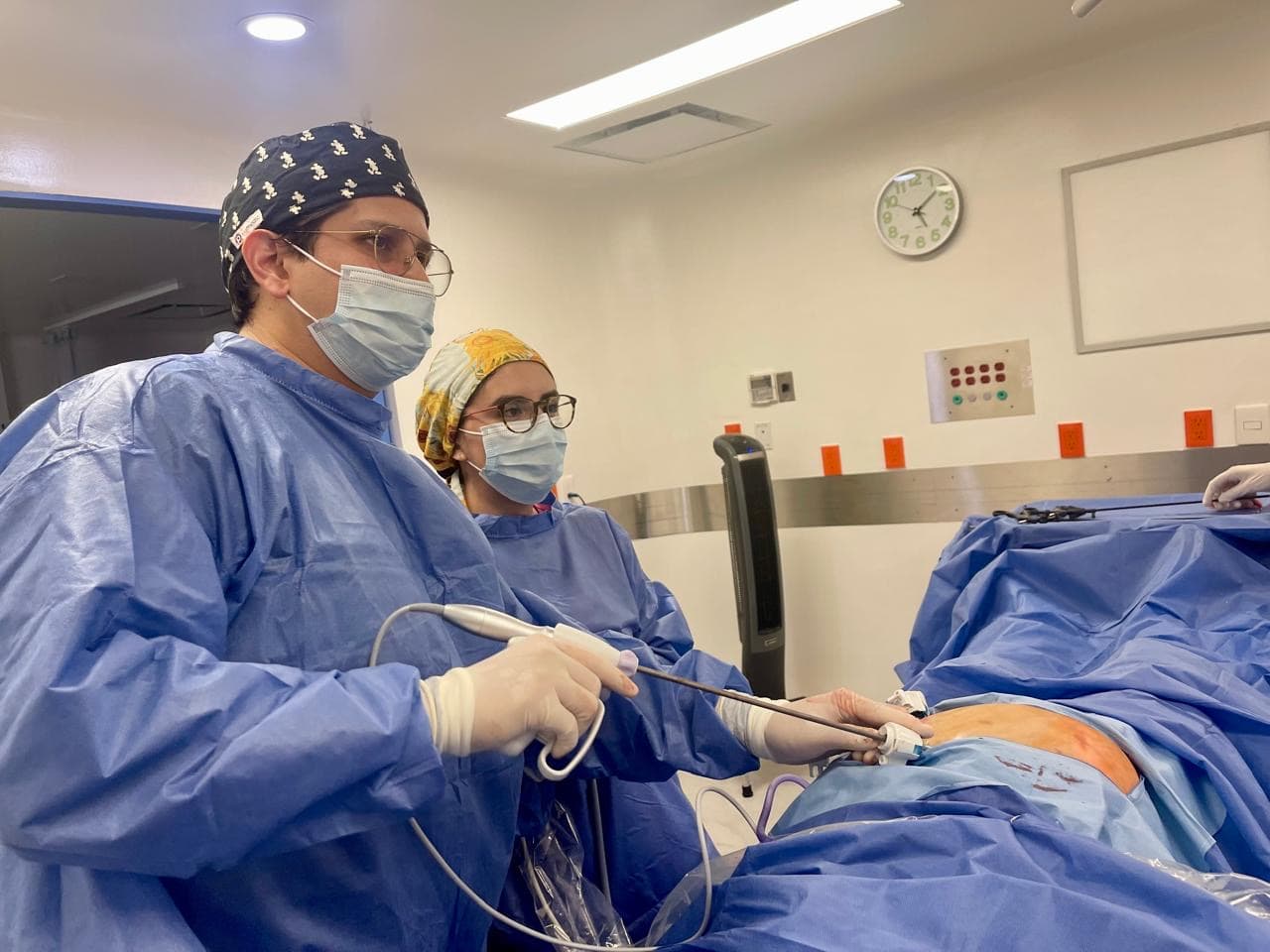 Cirugía laparoscópica de mínima invasión realizada por el Dr. Lino García Alvarado en CDMX